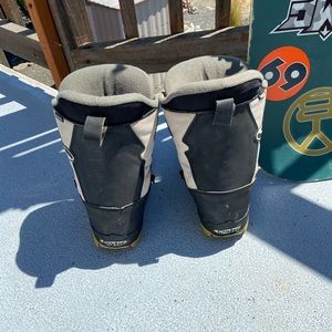 YB snowboard 151cm. Willing to negotiate on price.